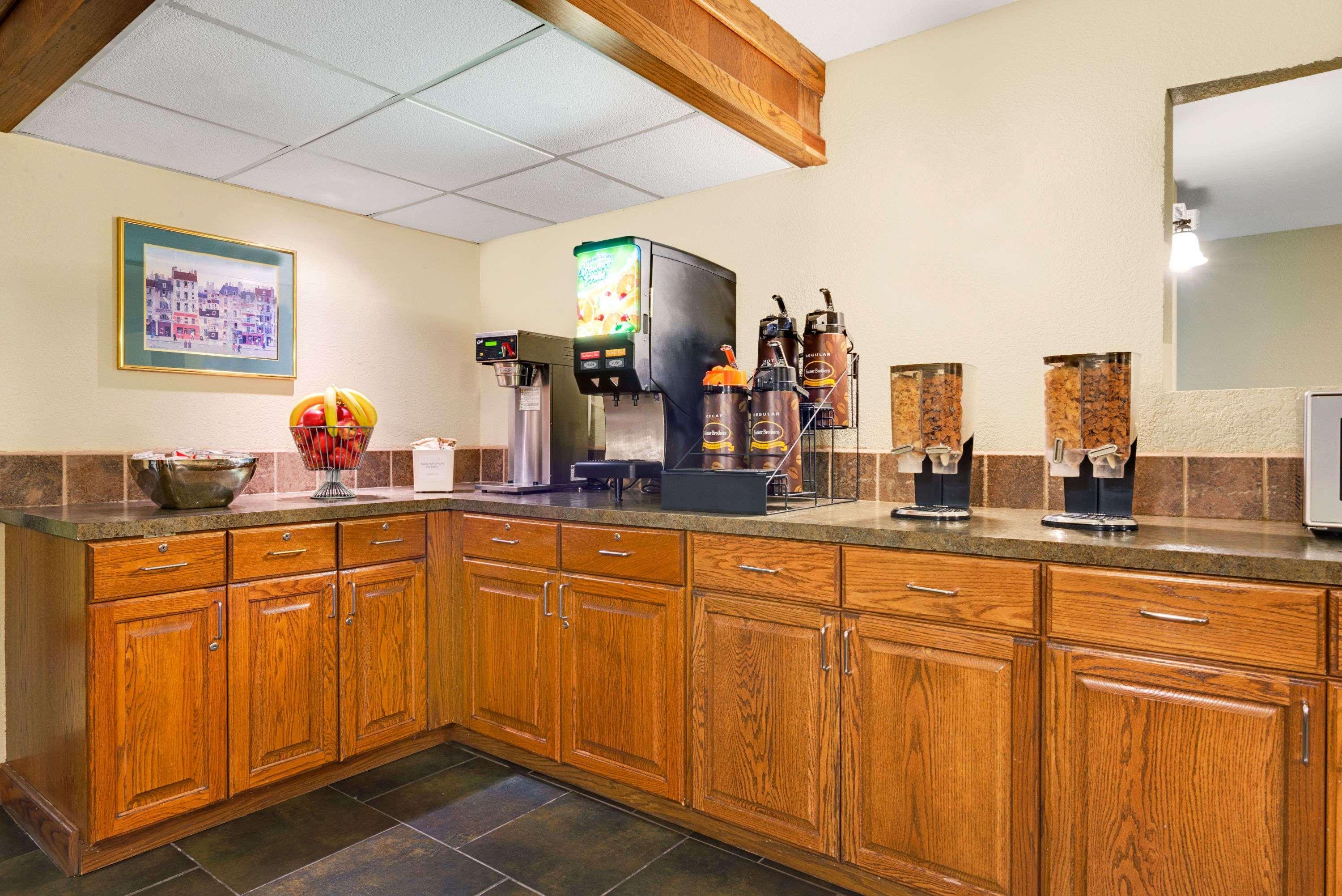 Spark By Hilton Wichita East מראה חיצוני תמונה